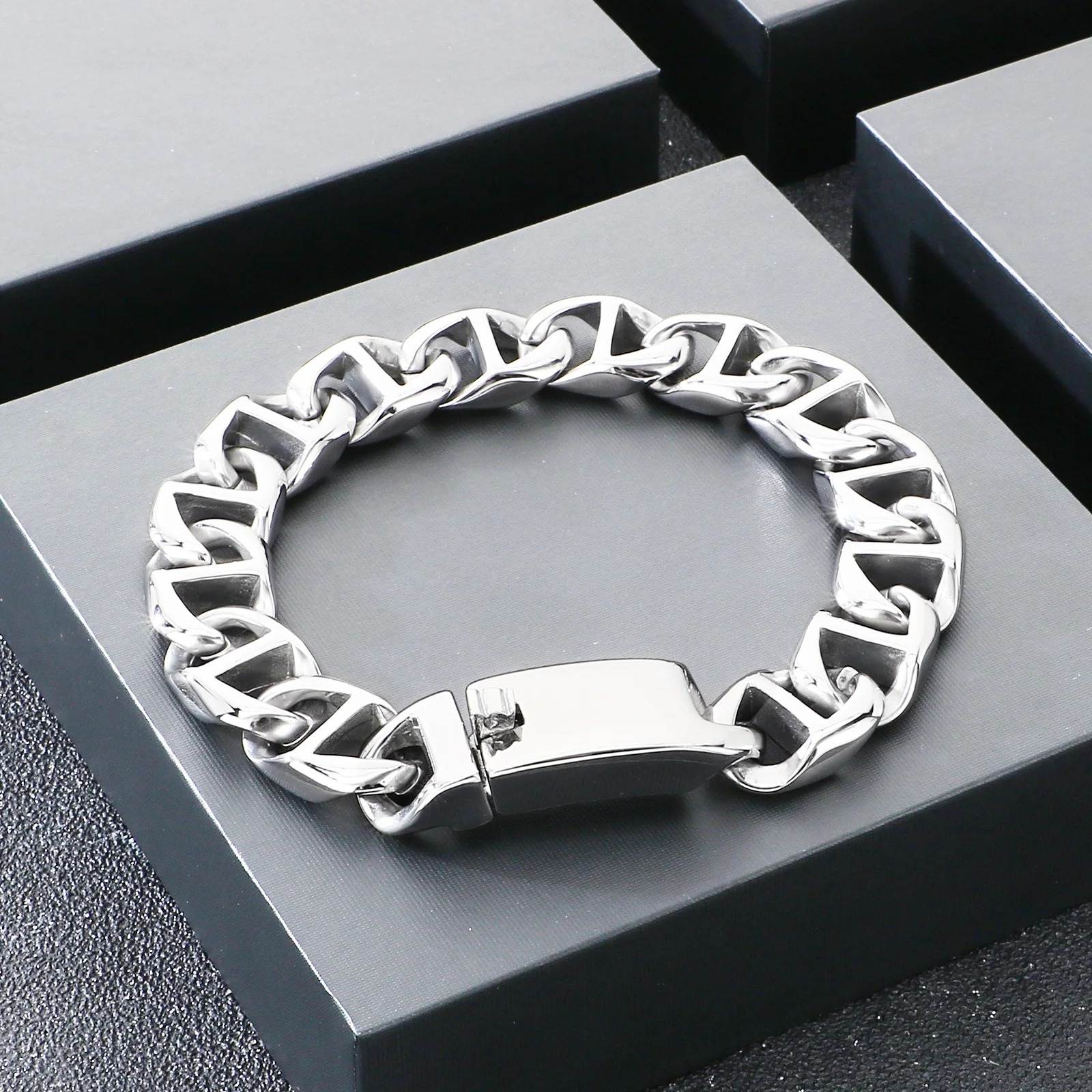 Stainless Steel Chains Geometric Link Chain Miami Cuban Hollow-out Link Chain Bracelet Fashion for Men
Stainless Steel Chains Geometric Link Chain Miami Cuban Hollow-out Link Chain Bracelet Fashion for Men