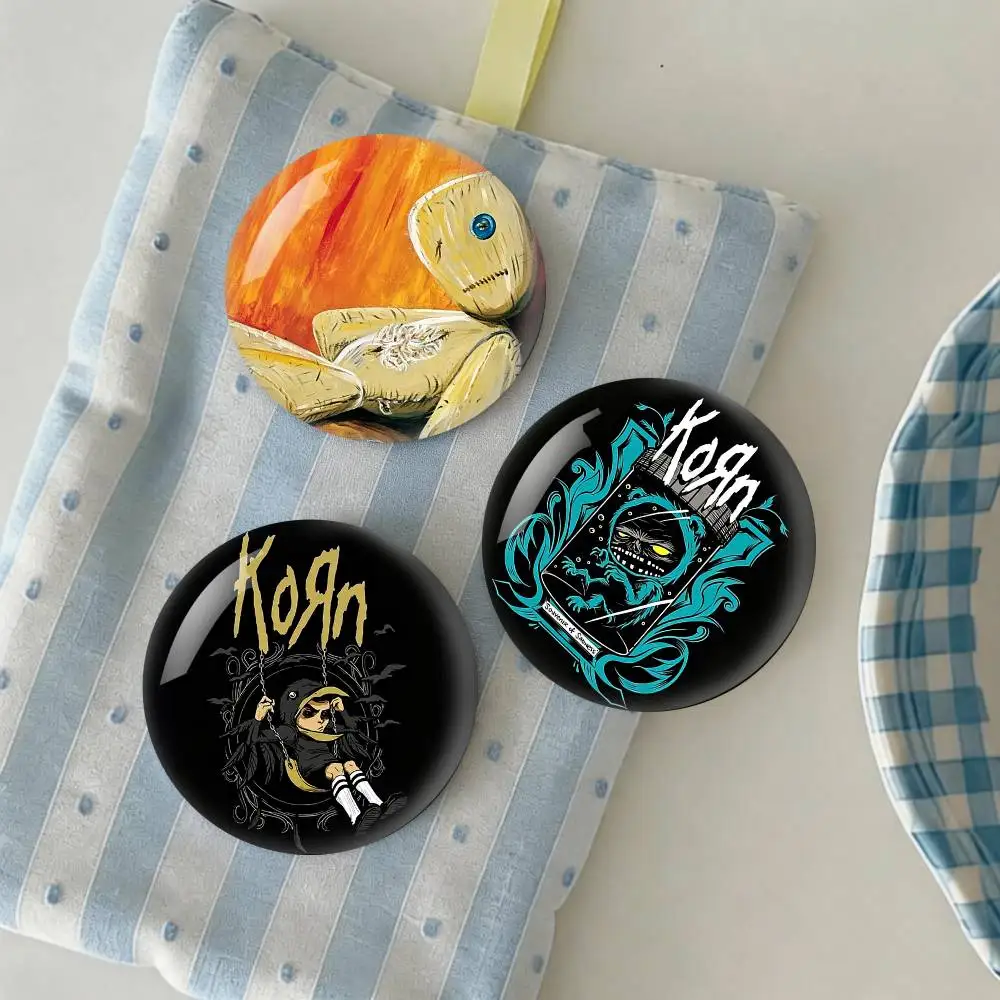 Rock K-Korn-N Band Badge fragmentation laser Game Figure Soft Button Pins Handmade Cartoon Round Brooch Bag
Rock K-Korn-N Band Badge fragmentation laser Game Figure Soft Button Pins Handmade Cartoon Round Brooch Bag