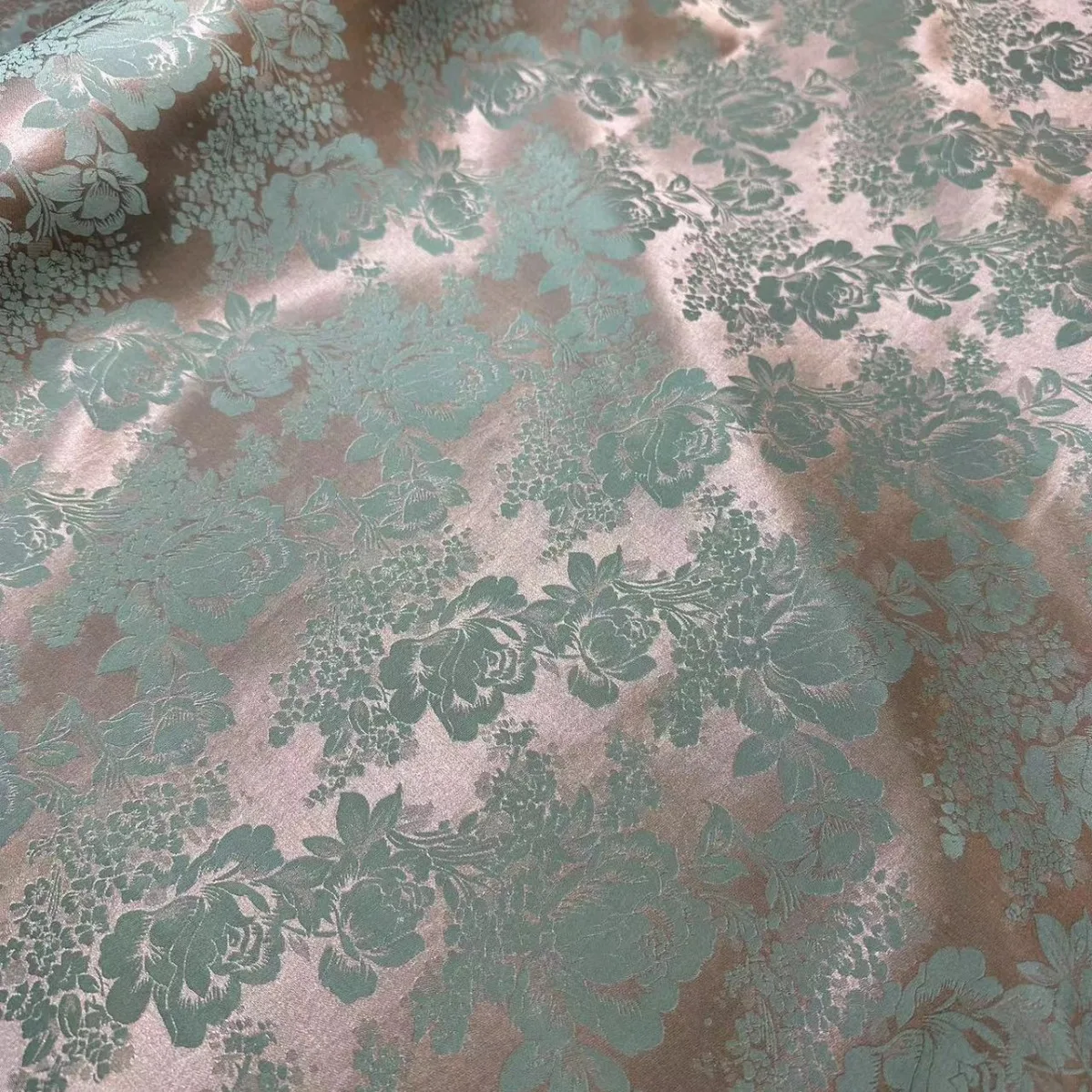Large Roses Jacquard Satin 30 Silk 19momme114cm New Chinese Hanfu Fabric Cloth Coat Bed Cover
Large Roses Jacquard Satin 30 Silk 19momme114cm New Chinese Hanfu Fabric Cloth Coat Bed Cover