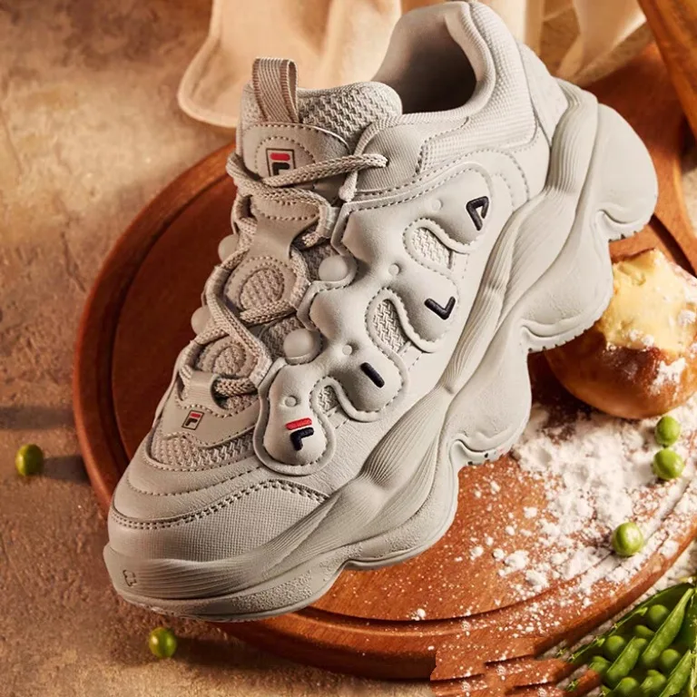 2025 spring and autumn bread shoes couple sports fashion trend platform casual shoes
2025 spring and autumn bread shoes couple sports fashion trend platform casual shoes