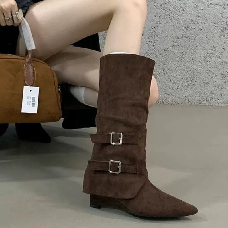New Style Fashion Women's Vintage Suede Women Trouser Legs Boot Fashion Belt Buckle Slip on Shoes Wedges Heel Ladies Long Boots
New Style Fashion Women's Vintage Suede Women Trouser Legs Boot Fashion Belt Buckle Slip on Shoes Wedges Heel Ladies Long Boots
