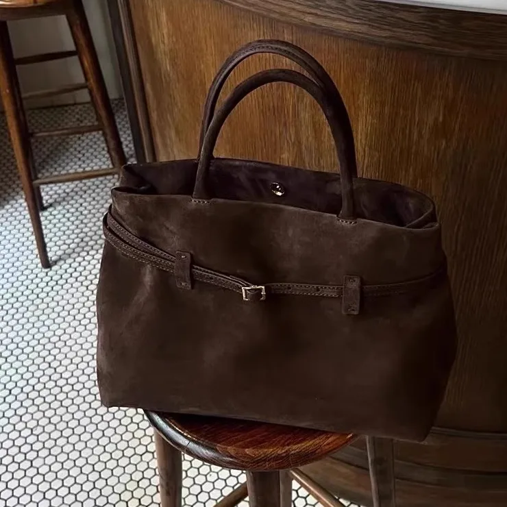 Retro Faux Suede Tote Bag with Buckle Handbag Korean Style Single Shoulder Bag Fashionable Autumn Winter Handbag for Men And ...
Retro Faux Suede Tote Bag with Buckle Handbag Korean Style Single Shoulder Bag Fashionable Autumn Winter Handbag for Men And ...