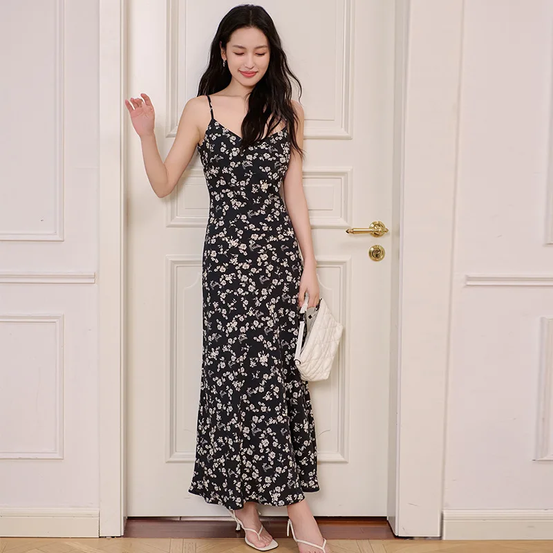 2025 New French Retro Black Floral Strappy Elegant Waist-Cinching A-Line Long Dress A001
2025 New French Retro Black Floral Strappy Elegant Waist-Cinching A-Line Long Dress A001