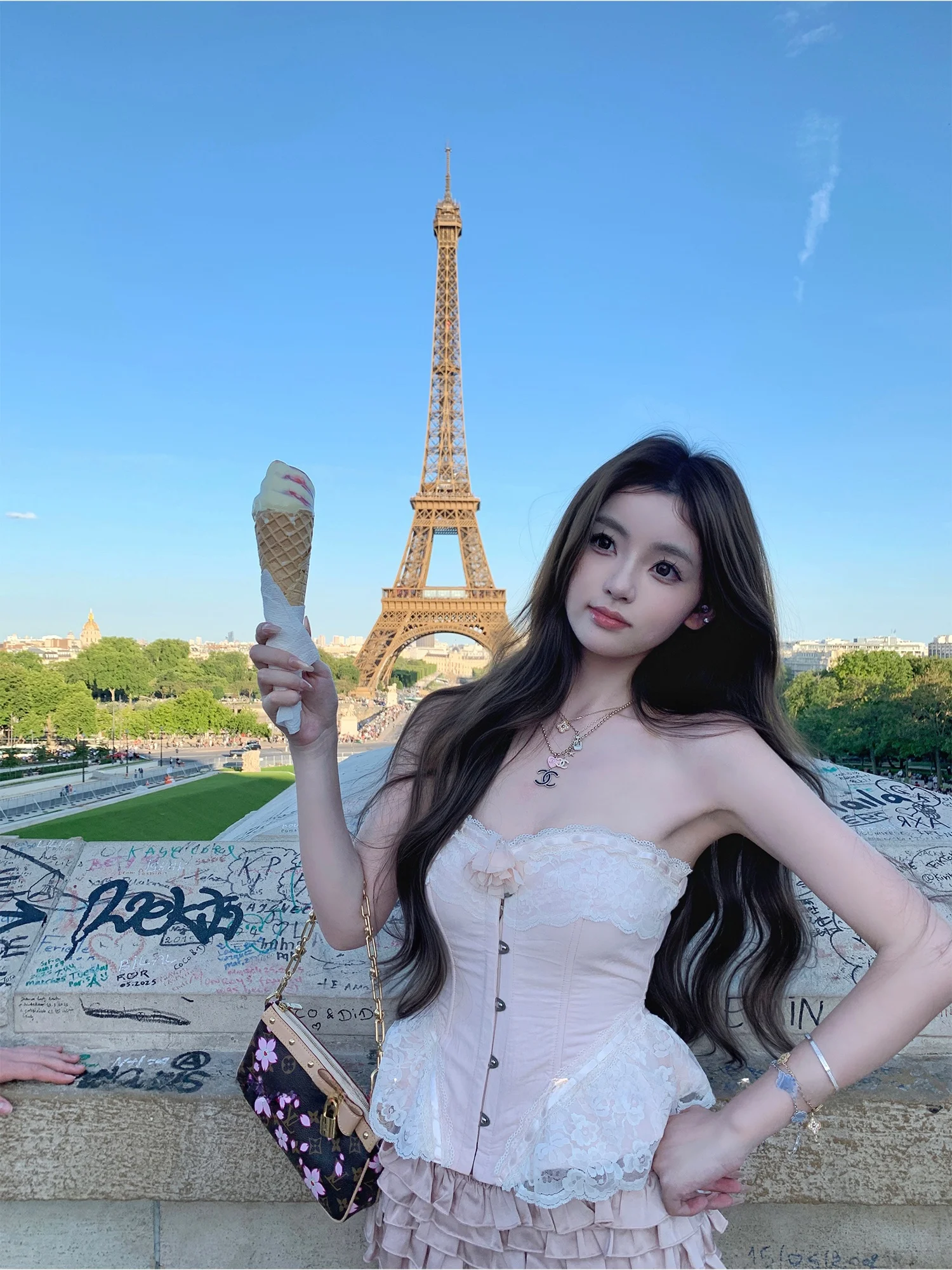 Романтический кружевной топ-бюстье с завышенной талией для женщин, модный, милый, укороченный, из смесового хлопка, коллекция Лето 2025
Романтический кружевной топ-бюстье с завышенной талией для женщин, модный, милый, укороченный, из смесового хлопка, коллекция Лето 2025