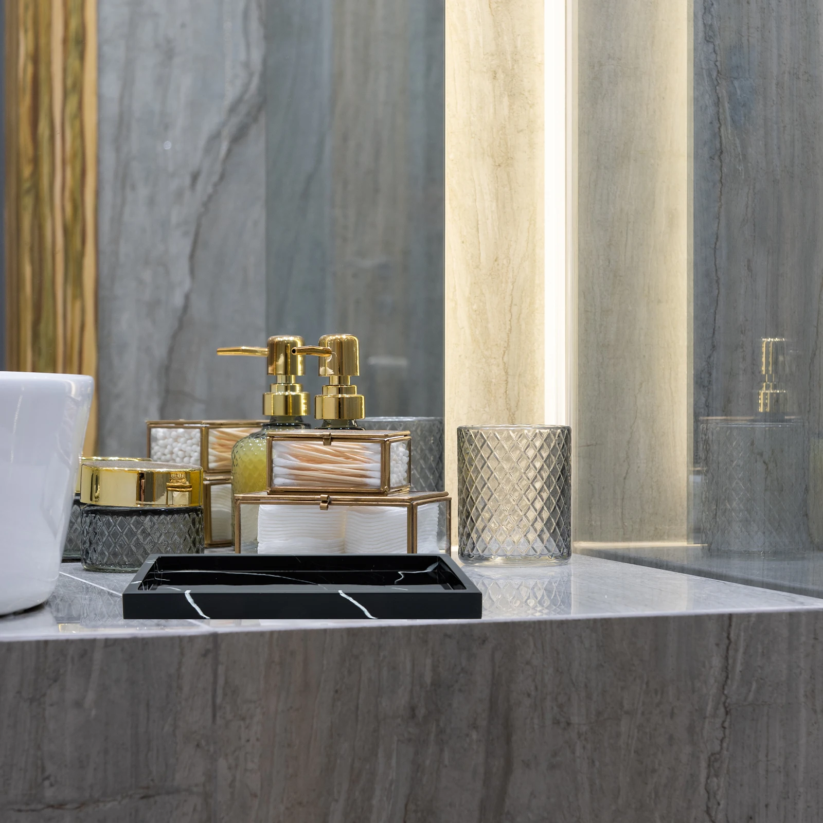 Marble Grain Tray White Vanity Bathroom Storage Decorative Ring Holder Smooth Surface Easy Clean Durability Practicality Random
Marble Grain Tray White Vanity Bathroom Storage Decorative Ring Holder Smooth Surface Easy Clean Durability Practicality Random