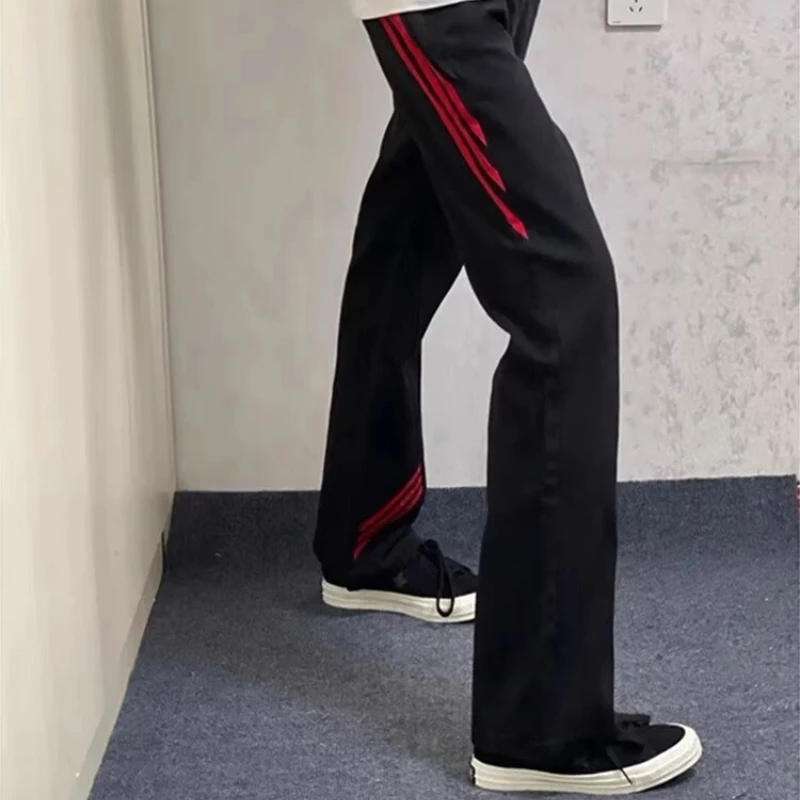 Three-striped Red and Black Contrast Splicing to Make Slim and Slightly Flare Jeans Niche Design American Work Straight Pants
Three-striped Red and Black Contrast Splicing to Make Slim and Slightly Flare Jeans Niche Design American Work Straight Pants
