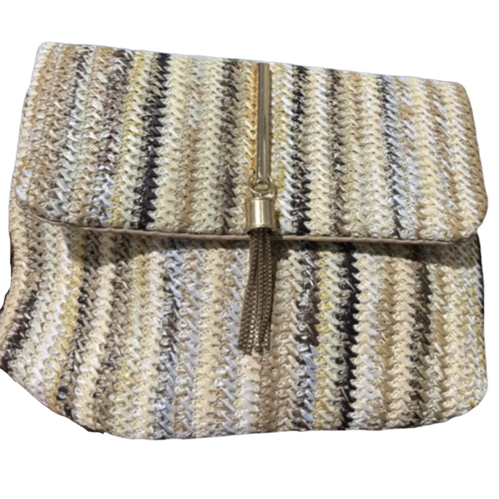 Fashion Colorful Stripe Straw Shoulder Bag Ethnic Style Portable Rainbow Handbag Exquisite Casual Clutch Bag Travel
Fashion Colorful Stripe Straw Shoulder Bag Ethnic Style Portable Rainbow Handbag Exquisite Casual Clutch Bag Travel