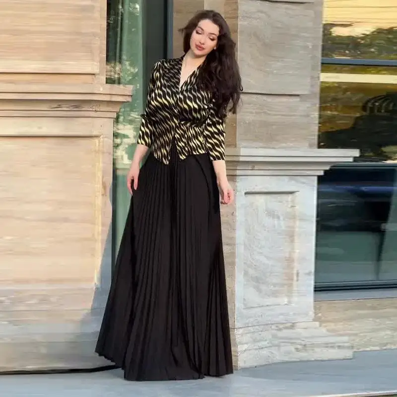 Fashionable V-Neck Black Skirt Set Women's Elegant Long Sleeve Three-Piece Suit Autumn 2025 Slimming Pleated Cross-Border
Fashionable V-Neck Black Skirt Set Women's Elegant Long Sleeve Three-Piece Suit Autumn 2025 Slimming Pleated Cross-Border