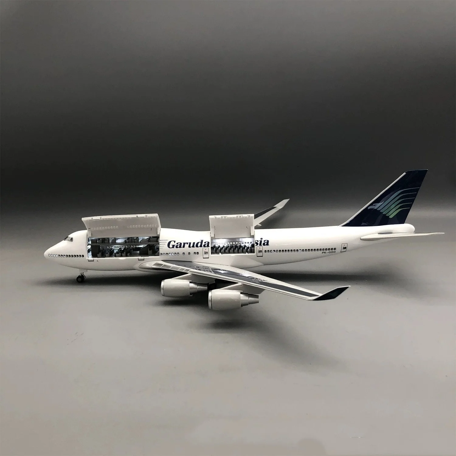 47cm Scale Aircraft Models B747 Indonesia Airways Resin Airplane Diecast Double Door With Lights Wheels Souvenir Toys Ornament
47cm Scale Aircraft Models B747 Indonesia Airways Resin Airplane Diecast Double Door With Lights Wheels Souvenir Toys Ornament