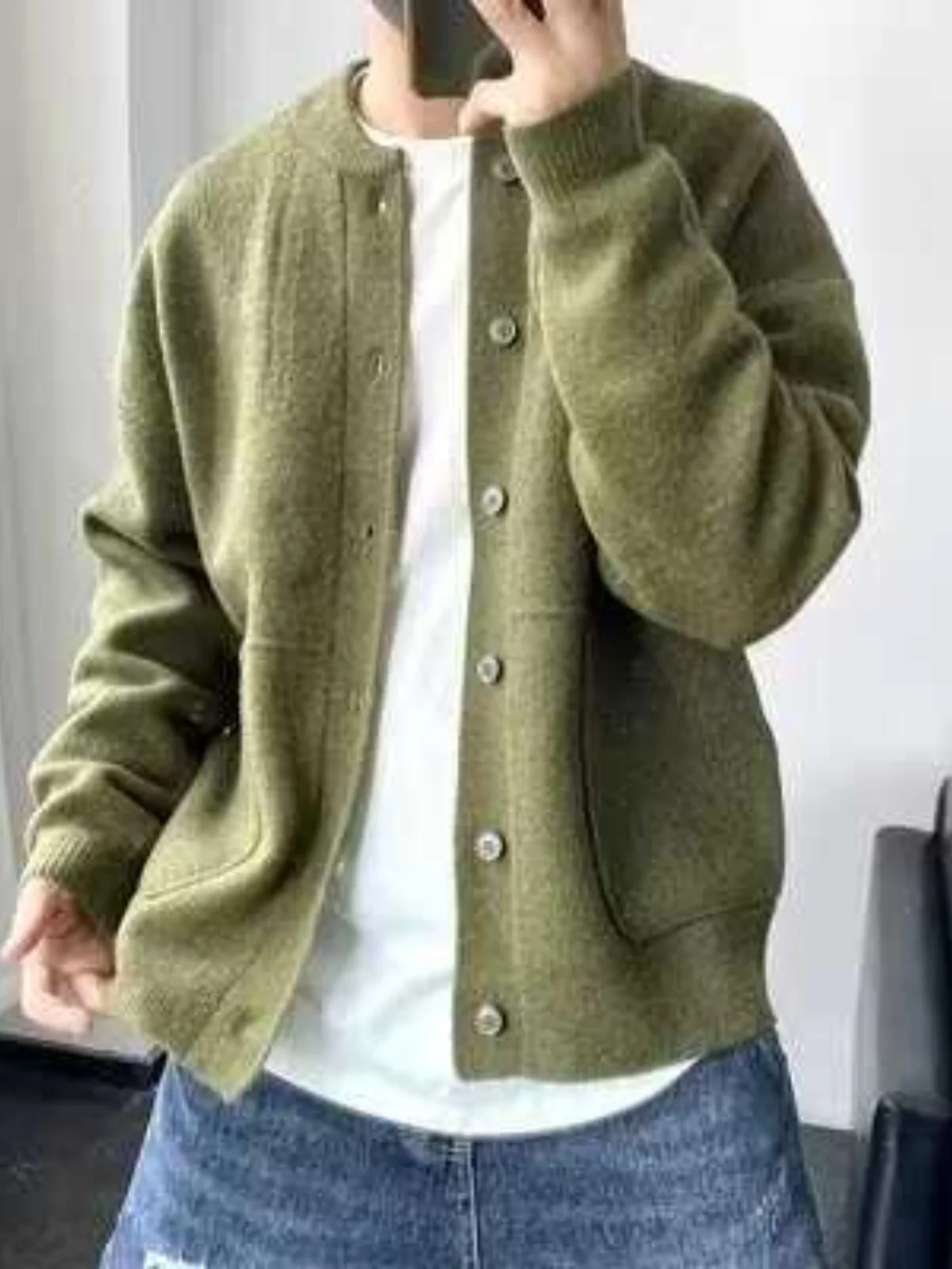 Мужской вязаный свободный кардиган однотонного цвета, весенне-осенний, зимний, модный, повседневный, универсальный, молодежный, стильный.
Мужской вязаный свободный кардиган однотонного цвета, весенне-осенний, зимний, модный, повседневный, универсальный, молодежный, стильный.