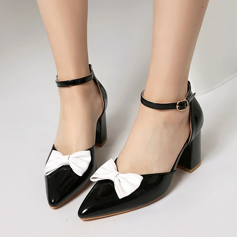 Черные, красные, белые туфли-лодочки на высоком каблуке с ремешком на щиколотке для женщин, модные женские туфли с острым носком и бантом для свадебной вечеринки, большие размеры 45, 46 47
Черные, красные, белые туфли-лодочки на высоком каблуке с ремешком на щиколотке для женщин, модные женские туфли с острым носком и бантом для свадебной вечеринки, большие размеры 45, 46 47