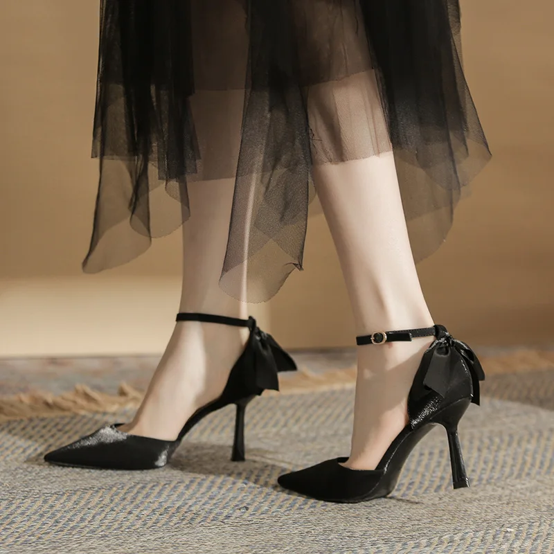 Women's Black/Beige Sparkle Satin Bowknot Ankle Strap Pointed Toe Stiletto Heel Pumps for Evening Party Q-063
Women's Black/Beige Sparkle Satin Bowknot Ankle Strap Pointed Toe Stiletto Heel Pumps for Evening Party Q-063