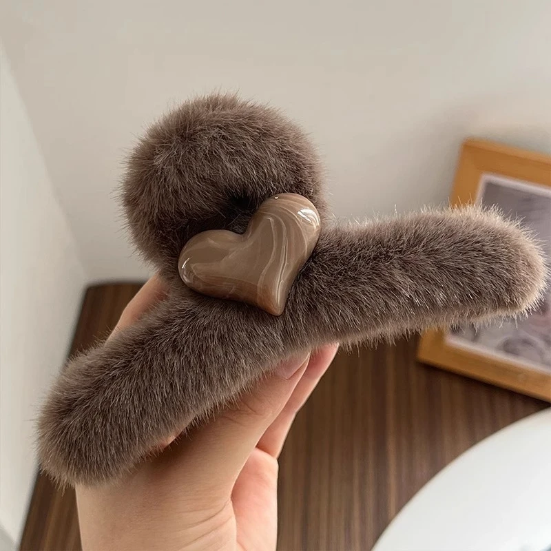 Plush love hairpin women's autumn and winter large grab clip fashion back head hairpin advanced temperament shark clip hairpin
Plush love hairpin women's autumn and winter large grab clip fashion back head hairpin advanced temperament shark clip hairpin