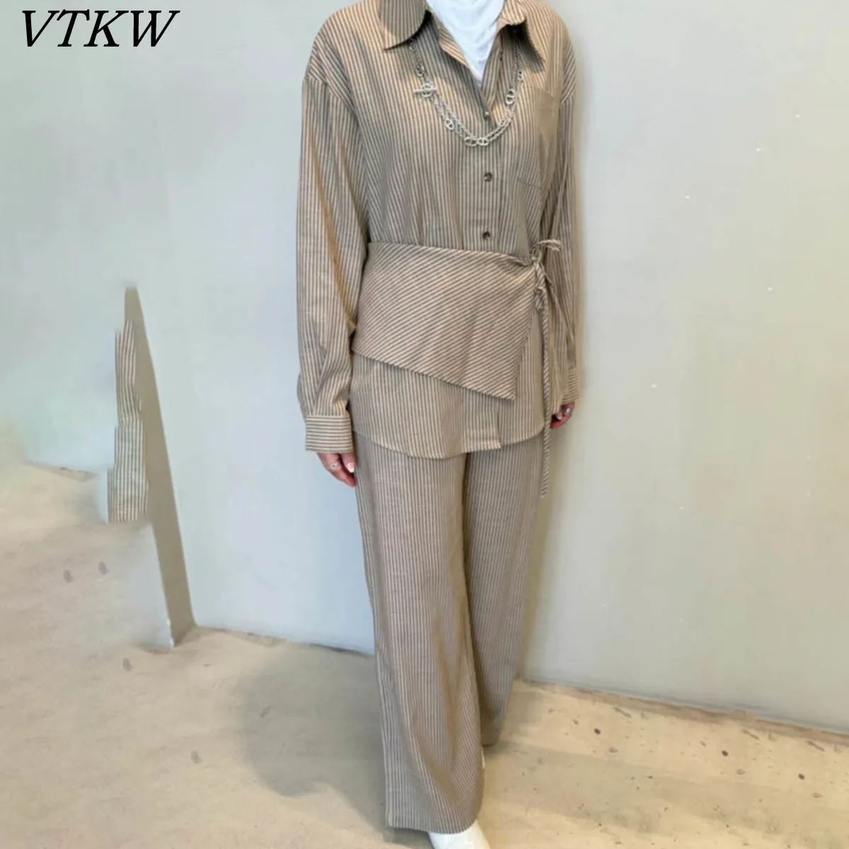 VTKW Solid-color Collarless Simple And Irregular Design Sense 2025 Spring Women's Blazer High-quality Loose Pants Two-piece Set
VTKW Solid-color Collarless Simple And Irregular Design Sense 2025 Spring Women's Blazer High-quality Loose Pants Two-piece Set
