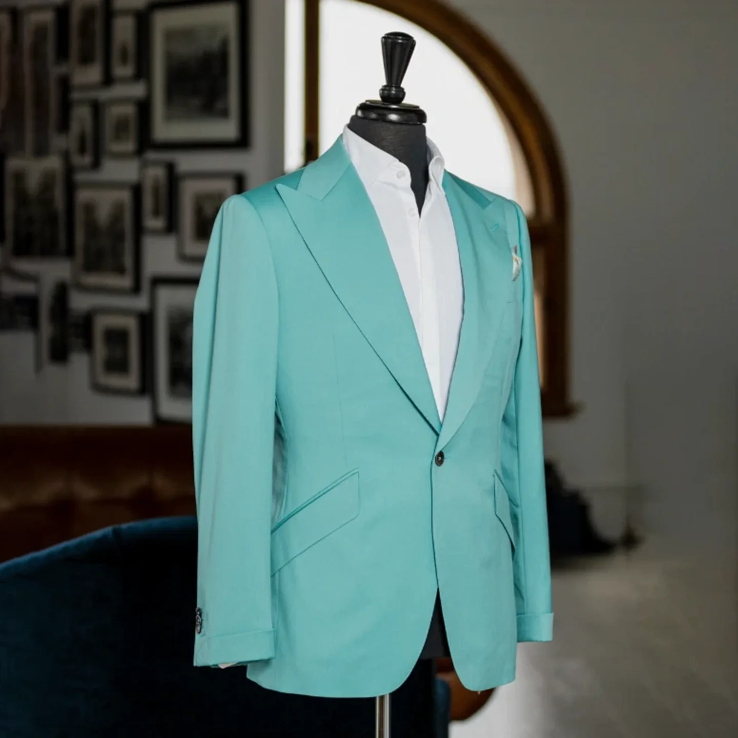 Casual Lake Blue Men's Suit Jacket Tailored Regular Fit Business Prom Peak Lapel Tuxedo Jacket Wedding Banquet Customized
Casual Lake Blue Men's Suit Jacket Tailored Regular Fit Business Prom Peak Lapel Tuxedo Jacket Wedding Banquet Customized
