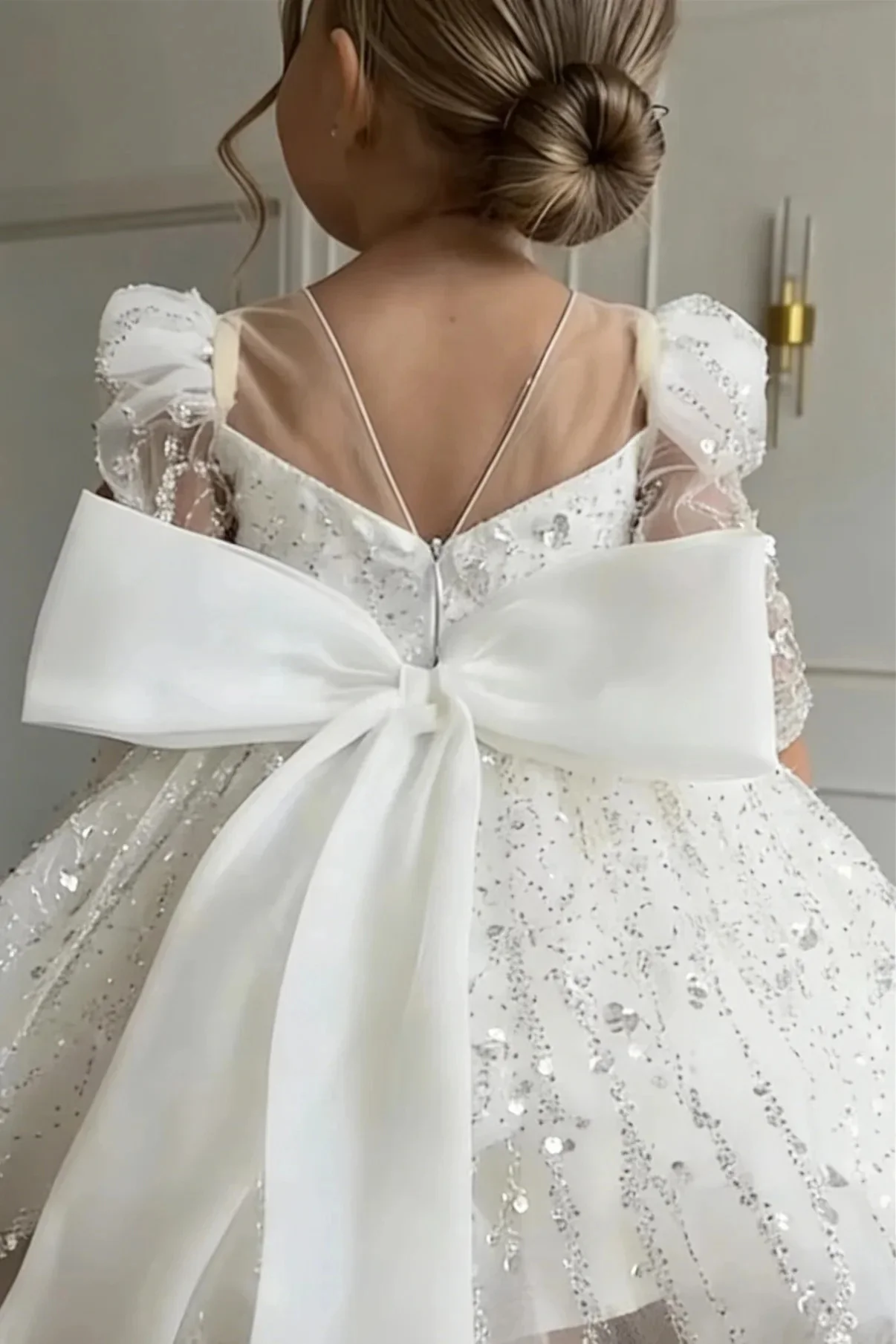 Cute Custom Sequins Flower Girl Dresses for Wedding Bow Full Sleeves Knee Lenght Girl Pageant Birthday First Communion Gowns
Cute Custom Sequins Flower Girl Dresses for Wedding Bow Full Sleeves Knee Lenght Girl Pageant Birthday First Communion Gowns