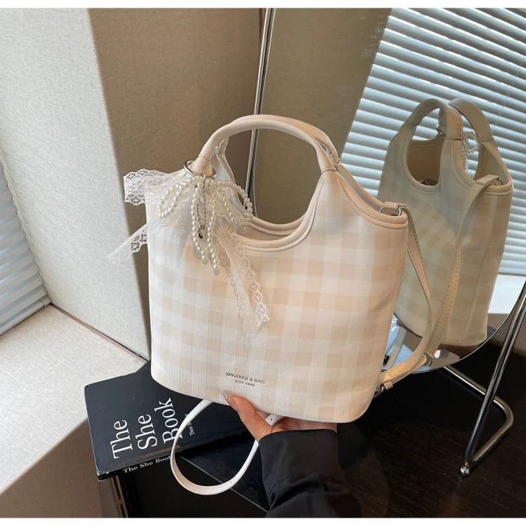 New 2025 Summer Premium Shoulder Bag for Women Minimalist Shoulder Crossbody Purse Fashionable Handbag Gift
New 2025 Summer Premium Shoulder Bag for Women Minimalist Shoulder Crossbody Purse Fashionable Handbag Gift