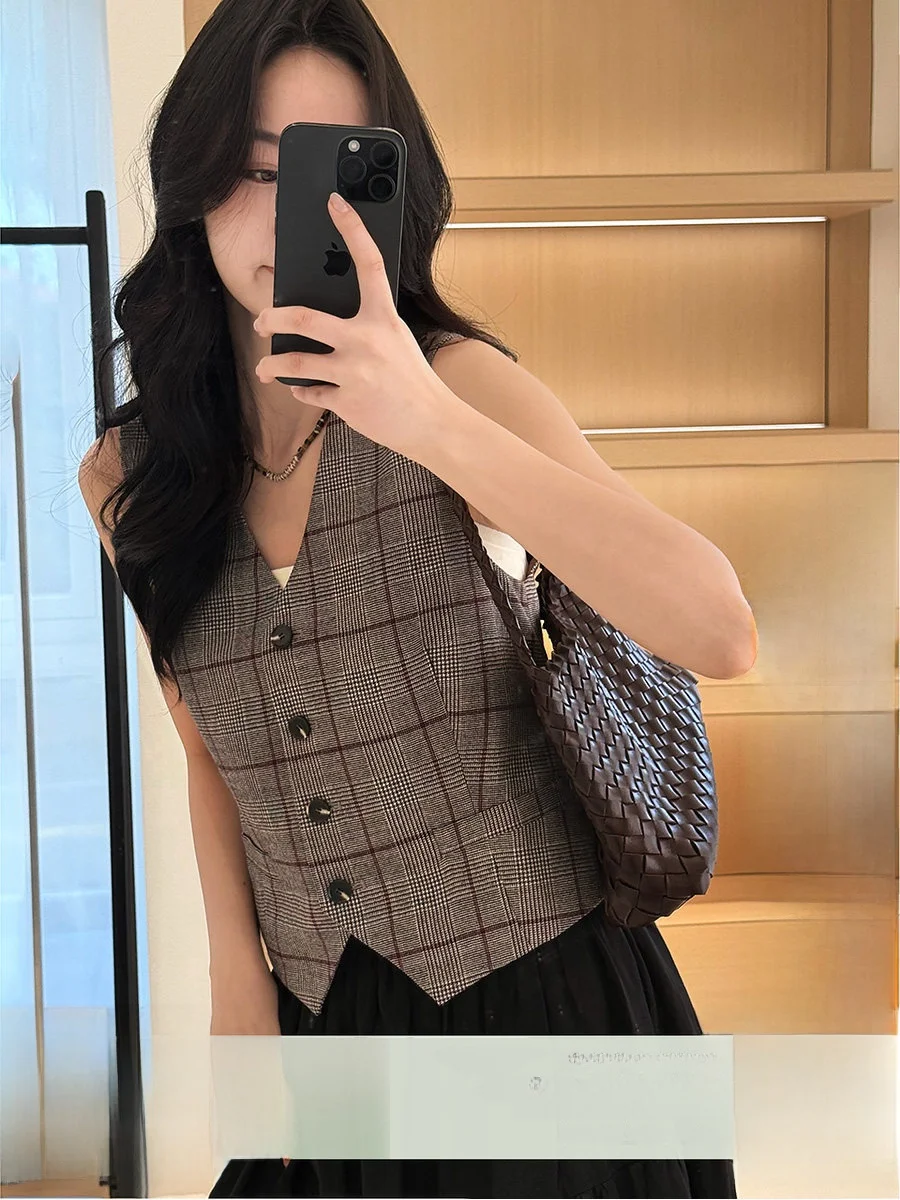 XiaoHanGe Vintage Retro Plaid Pure Woolen Vest Short Outerwear Good Match Elegance City Commute Style Button Detail Wool Blend
XiaoHanGe Vintage Retro Plaid Pure Woolen Vest Short Outerwear Good Match Elegance City Commute Style Button Detail Wool Blend