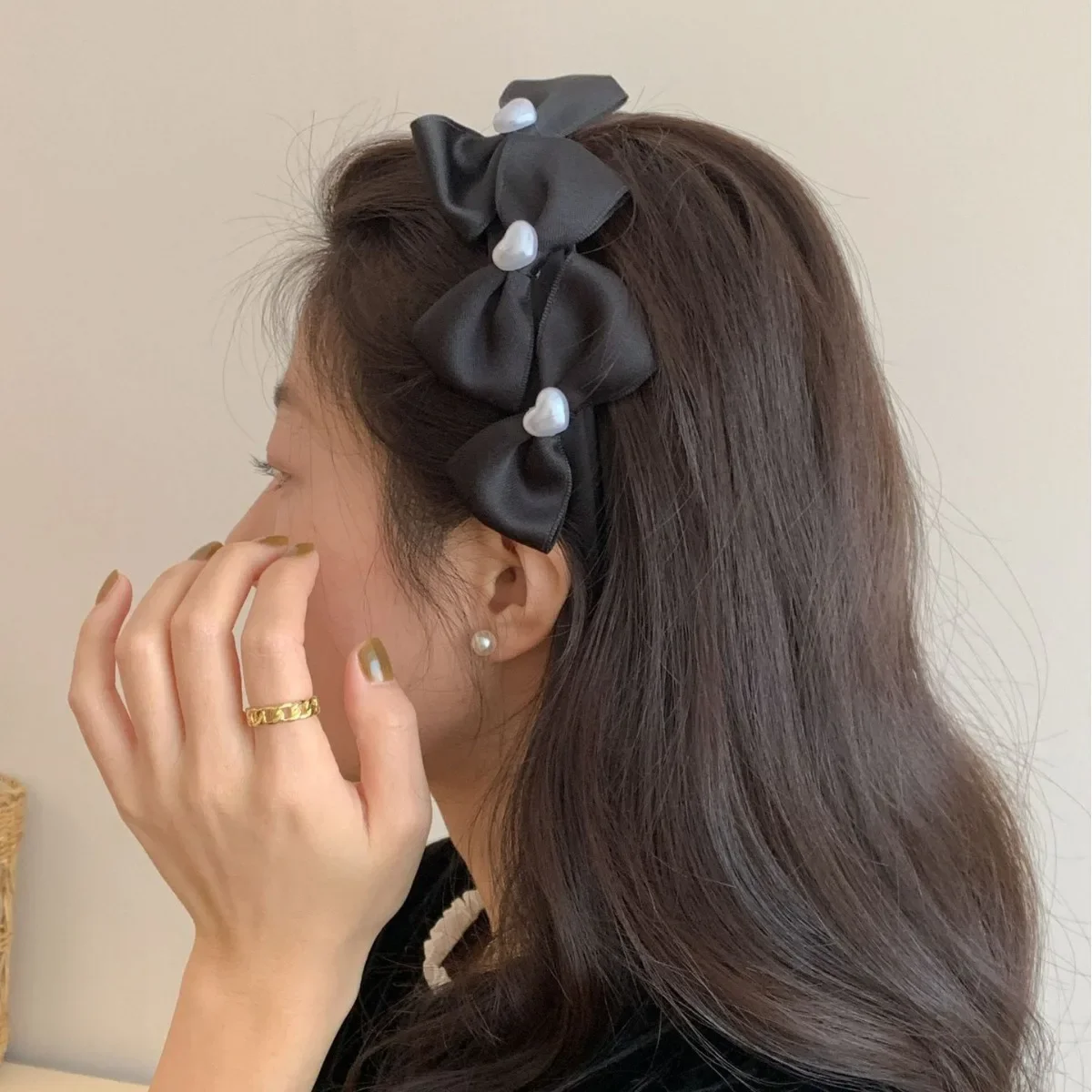 French Heart Pearl Bow Headband Volumizing High Crown Hair Band for Women Premium Daily Elegant Black
French Heart Pearl Bow Headband Volumizing High Crown Hair Band for Women Premium Daily Elegant Black