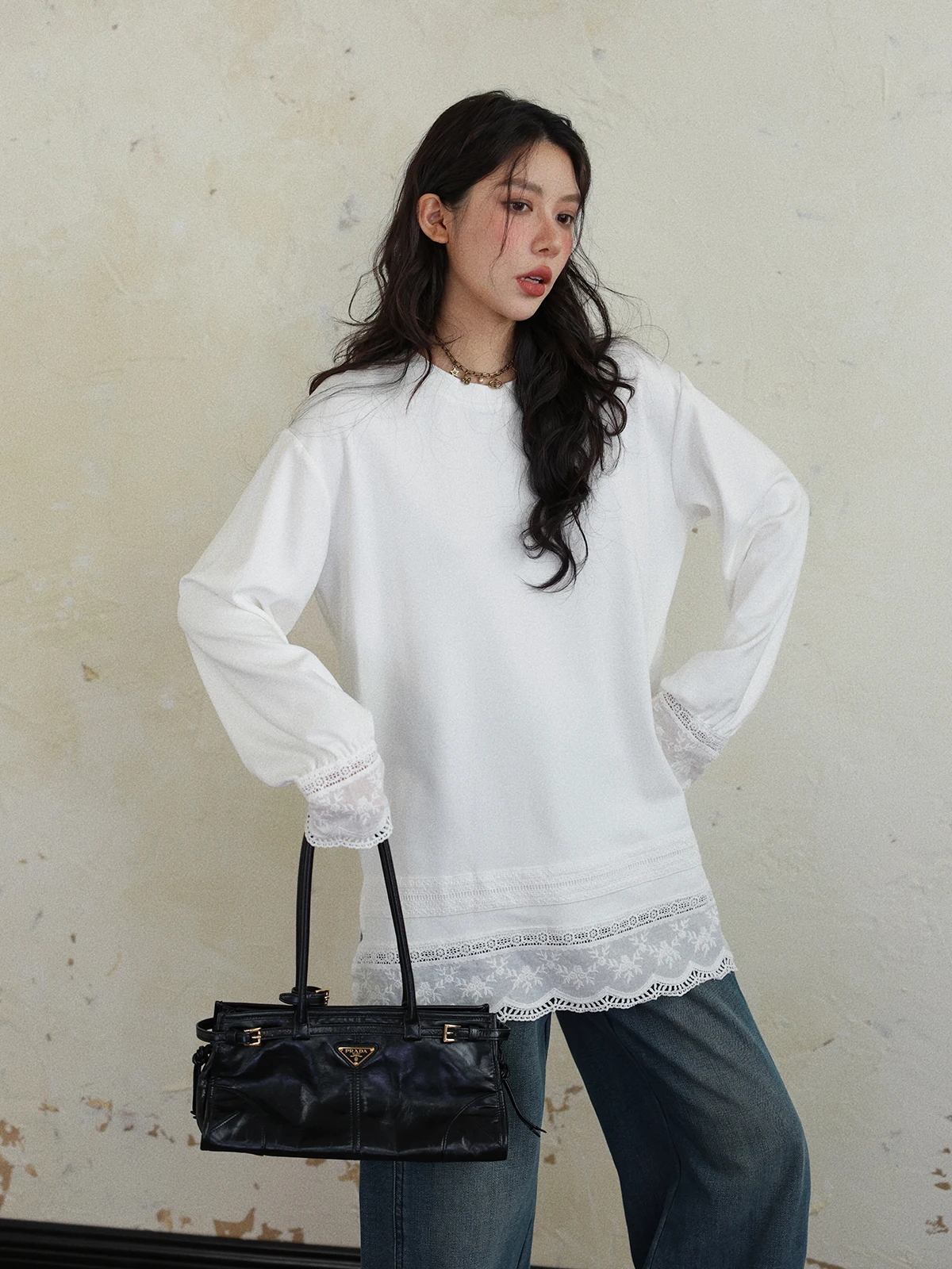 Винтажная женская зимняя футболка средней длины с кружевными вставками, круглым вырезом, тонкая, свободного кроя, с длинными рукавами
Винтажная женская зимняя футболка средней длины с кружевными вставками, круглым вырезом, тонкая, свободного кроя, с длинными рукавами