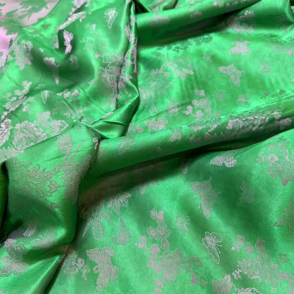 Смешанная двухцветная жаккардовая ткань шириной 19momme140, новая китайская шелковая ткань Cheongsam
Смешанная двухцветная жаккардовая ткань шириной 19momme140, новая китайская шелковая ткань Cheongsam