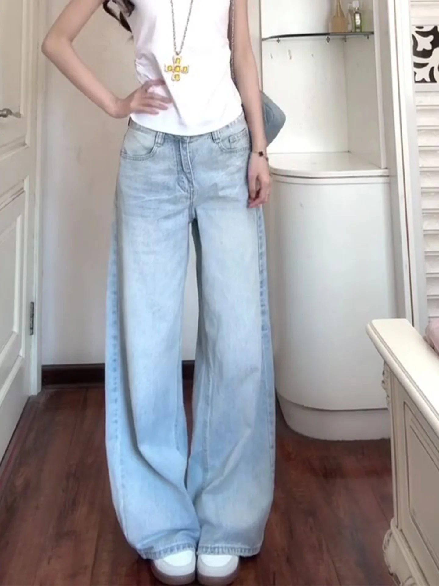 Retro High Waist Skinny Washed Denim Jeans Women's American Style Summer New Loose Wide Leg Casual Pure Color Jeans
Retro High Waist Skinny Washed Denim Jeans Women's American Style Summer New Loose Wide Leg Casual Pure Color Jeans