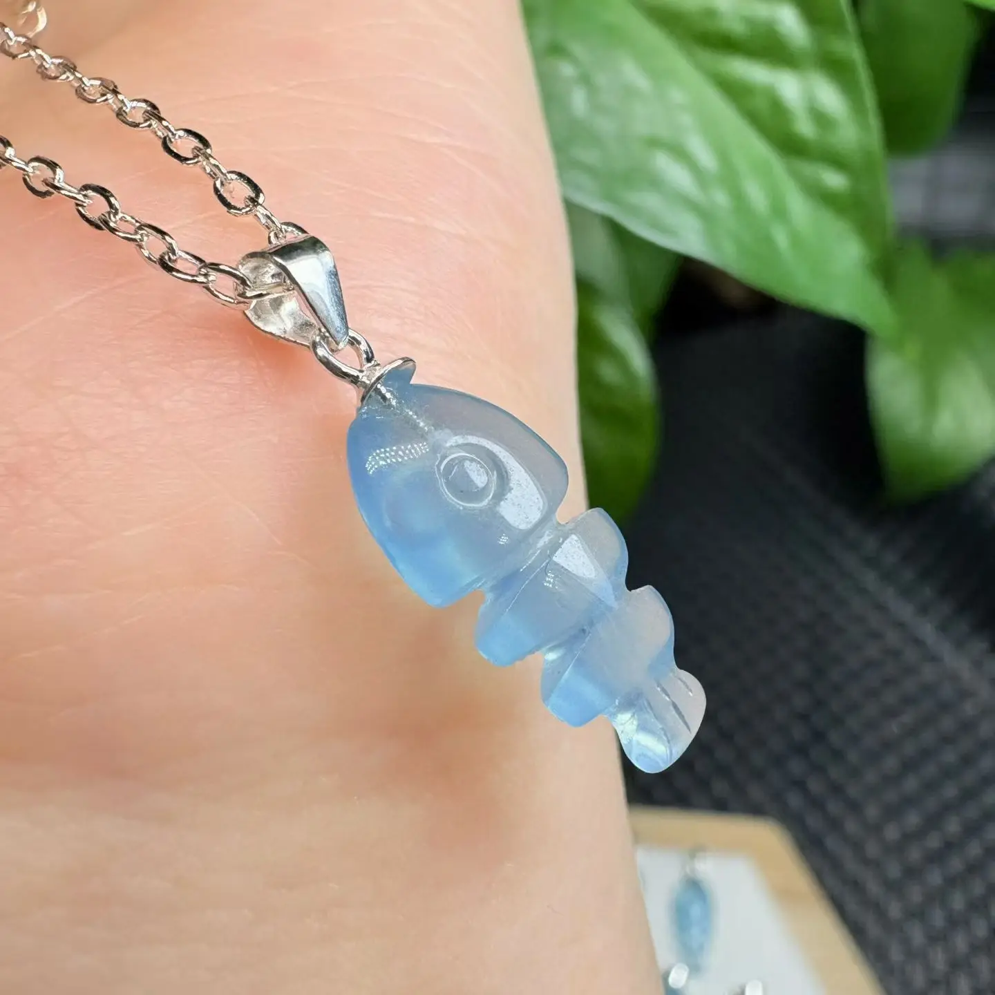 1 шт. Fengbaowu натуральный аквамарин рыбья кость кулон стерлингового серебра 925 пробы Рейки целебный камень модные ювелирные изделия подарок для женщин
1 шт. Fengbaowu натуральный аквамарин рыбья кость кулон стерлингового серебра 925 пробы Рейки целебный камень модные ювелирные изделия подарок для женщин