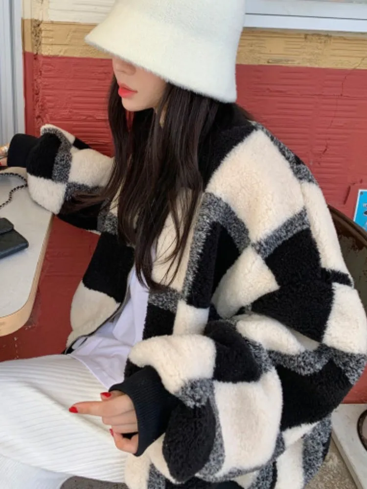 Loose Plaid Lamb Fur Jaet Women's Autumn Winter New High Collar Zipper Fluffy Woolen Tweed Coat Top Long Sve Other Material
Loose Plaid Lamb Fur Jaet Women's Autumn Winter New High Collar Zipper Fluffy Woolen Tweed Coat Top Long Sve Other Material