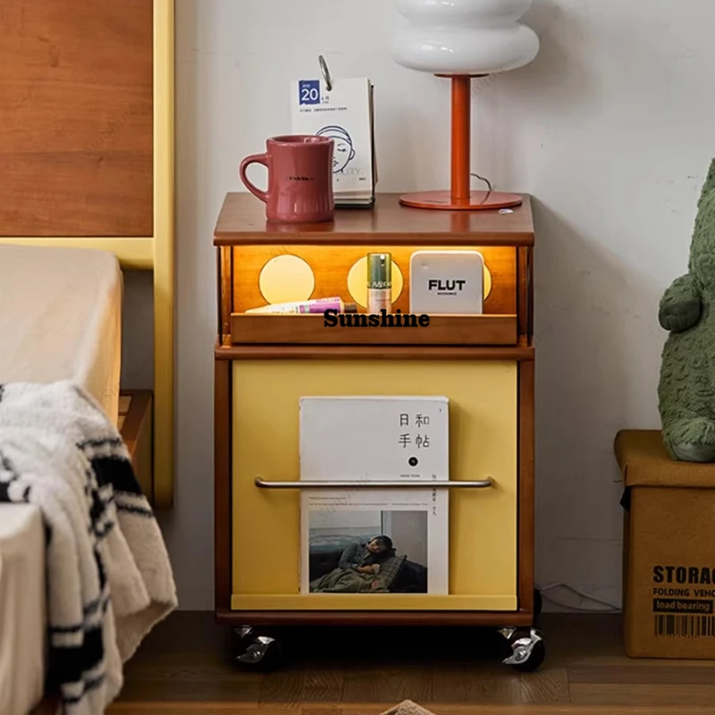 Movable bedside table with wheels Small medieval solid wood storage bedside table
Movable bedside table with wheels Small medieval solid wood storage bedside table