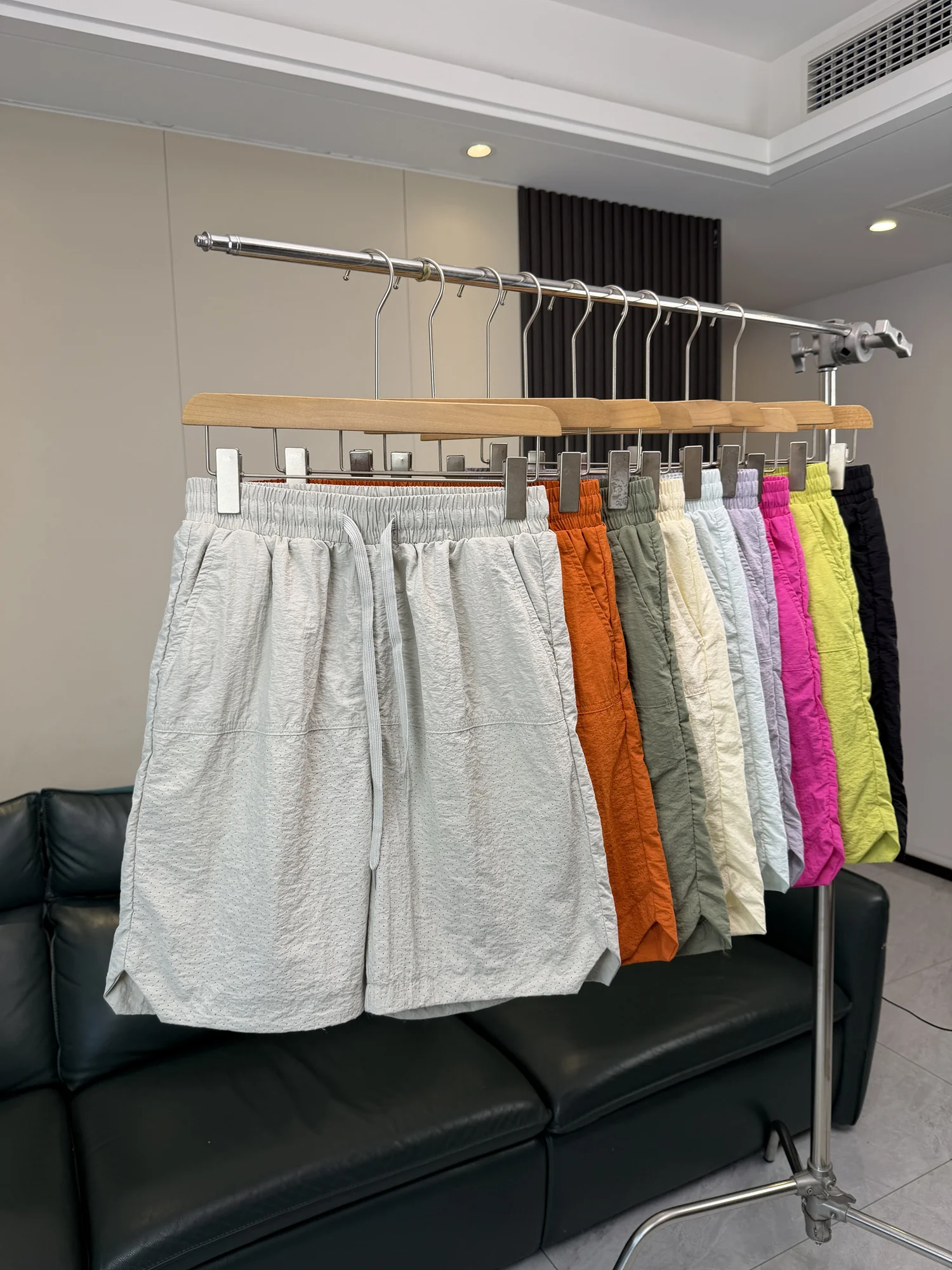Unisex Lightweight Breathable Quick Dry Outdoor Sports Shorts Summer Casual Loose Fit Straight Leg Pure Color Youth Shorts
Unisex Lightweight Breathable Quick Dry Outdoor Sports Shorts Summer Casual Loose Fit Straight Leg Pure Color Youth Shorts