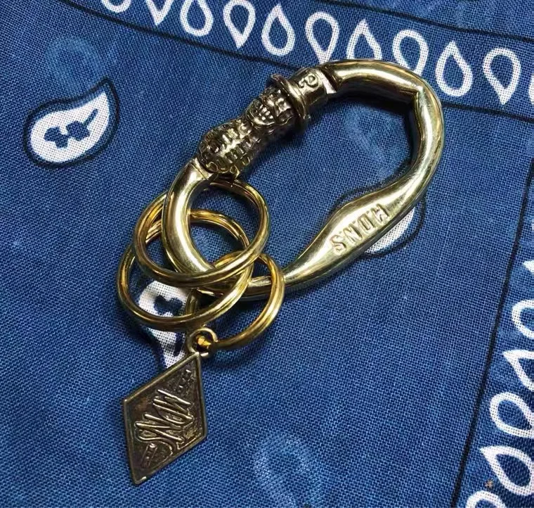 Латунный брелок MNDS с креативной подвеской ручной работы совместного бренда арахис
Латунный брелок MNDS с креативной подвеской ручной работы совместного бренда арахис