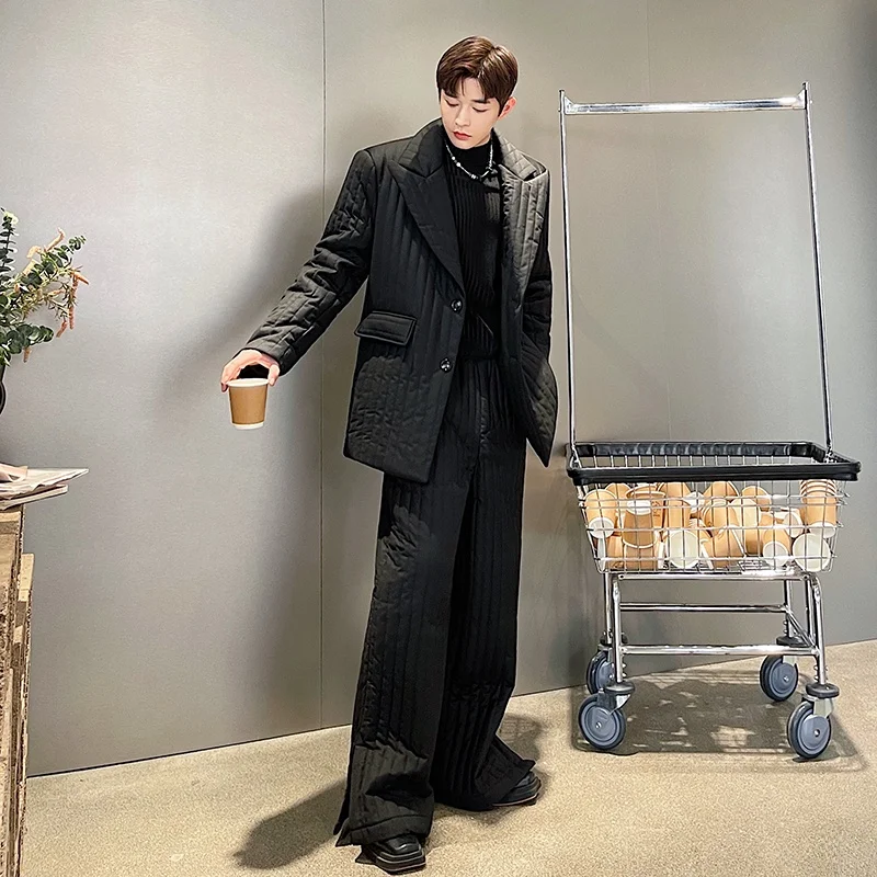 Новая зимняя мужская хлопковая куртка с утолщенным воротником в корейском стиле, с индивидуальным вертикальным полосатым узором, свободного кроя, модная верхняя одежда
Новая зимняя мужская хлопковая куртка с утолщенным воротником в корейском стиле, с индивидуальным вертикальным полосатым узором, свободного кроя, модная верхняя одежда