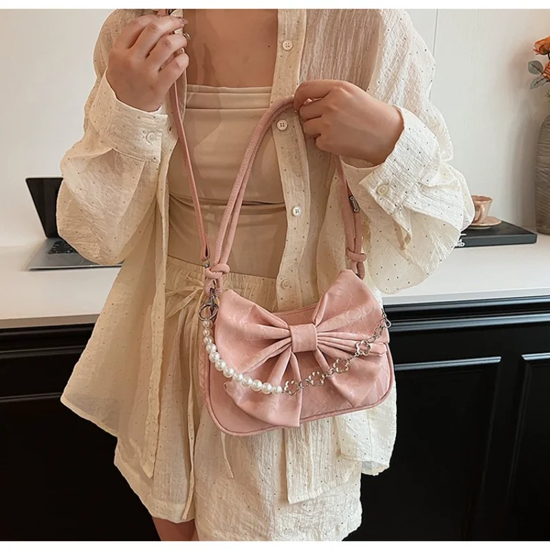 Minimalist Cream White Soft Crossbody Bag, Bow Detail with Pearl Strap, Versatile Everyday Purse for Work & Outings Clutch Bag
Minimalist Cream White Soft Crossbody Bag, Bow Detail with Pearl Strap, Versatile Everyday Purse for Work & Outings Clutch Bag