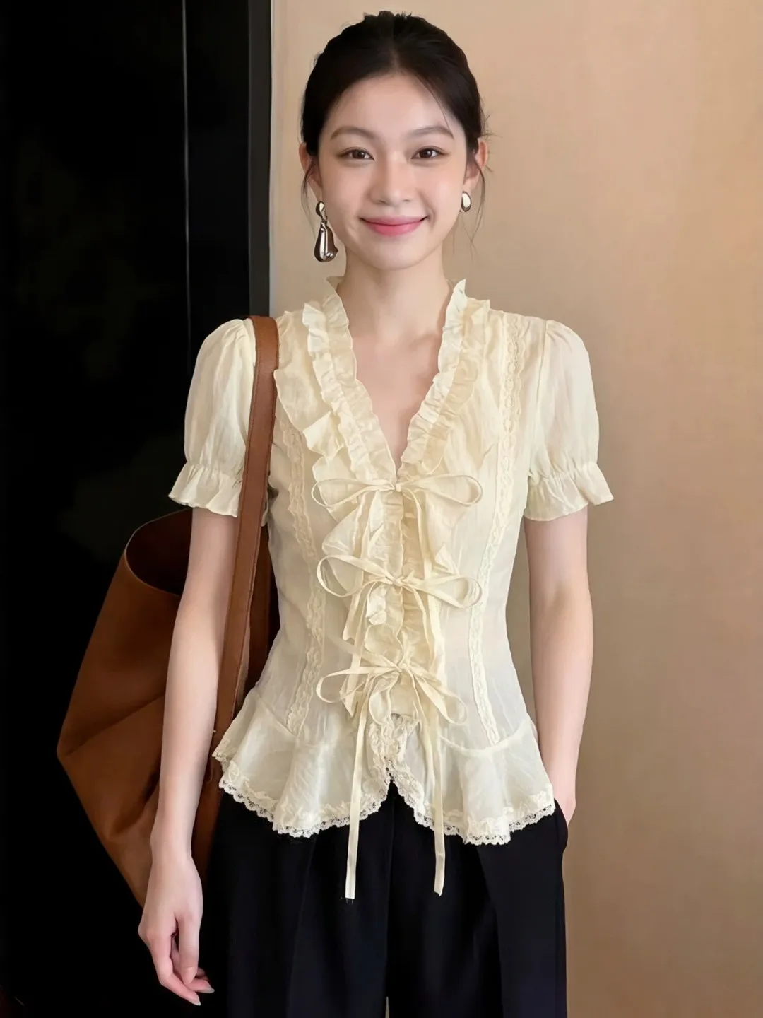 Summer Slimming V-Neck Short Sleeve Shirt Women's Tender Breeze Knot Lace Binding Waist-Cinching Top Korean Style
Summer Slimming V-Neck Short Sleeve Shirt Women's Tender Breeze Knot Lace Binding Waist-Cinching Top Korean Style