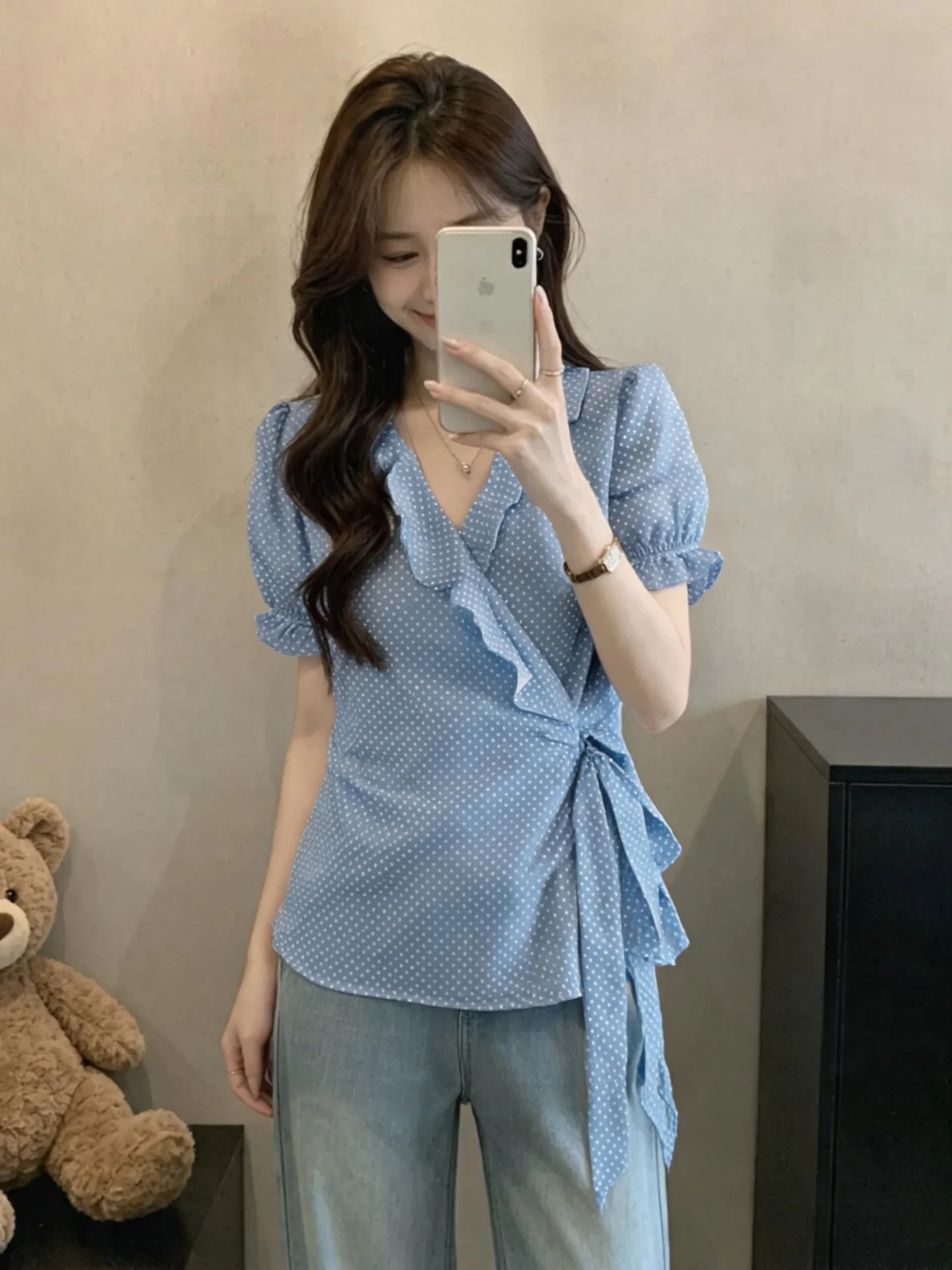 Blue V-neck Short Sleeve Shirt Women's Summer Slimming Design Belted Waist Tie Kaftan Style Bubble Sleeve Loose Fit Blouse
Blue V-neck Short Sleeve Shirt Women's Summer Slimming Design Belted Waist Tie Kaftan Style Bubble Sleeve Loose Fit Blouse