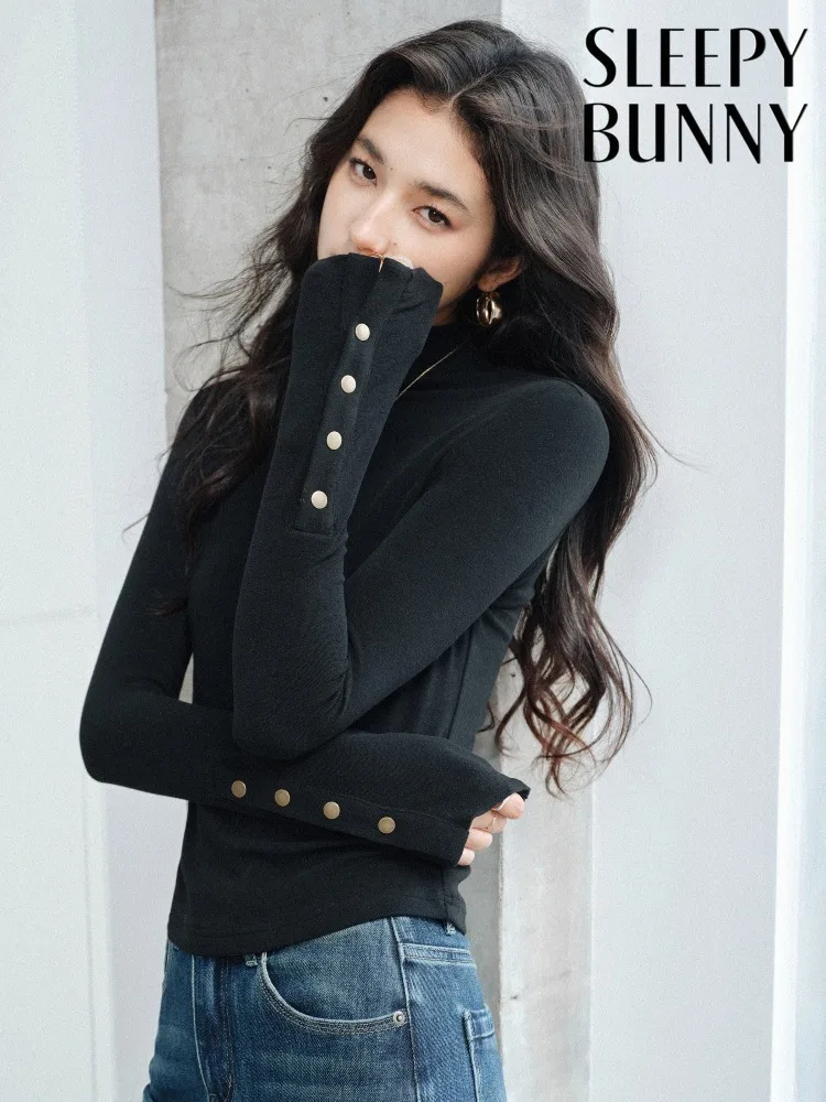 Women Vintage Black Stretch Knit T Shirt Slim Fit Mock Neck Spring Base Layer Top Retro Fitted Innerwear Elegant Lady Style
Women Vintage Black Stretch Knit T Shirt Slim Fit Mock Neck Spring Base Layer Top Retro Fitted Innerwear Elegant Lady Style