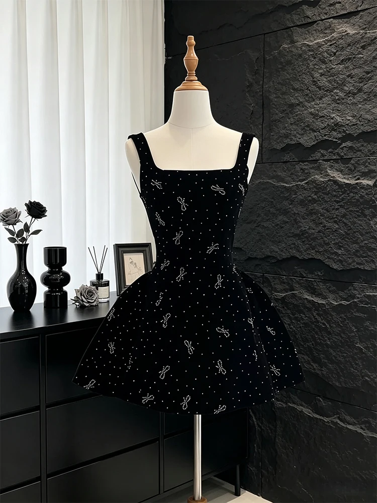 Elegant Black Bead Embellished Strap Dress Women's High-End Sensation Luxury Fashion Birthday Dress Skirt Polyester Fiber
Elegant Black Bead Embellished Strap Dress Women's High-End Sensation Luxury Fashion Birthday Dress Skirt Polyester Fiber