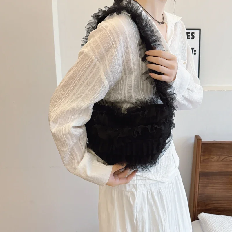 Fashion White Lace Shoulder Bag Women Designer Pleated Cloud Bag Handbag Lightweight Portabel Tote Large Capacity Female Bag
Fashion White Lace Shoulder Bag Women Designer Pleated Cloud Bag Handbag Lightweight Portabel Tote Large Capacity Female Bag