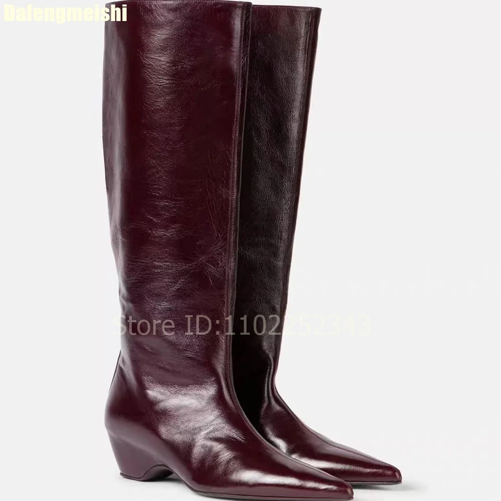 2025 New Korean Style Pointed Toe Knee-High Boots Black/burgundy Leather Splicing Slip On Women Long Boots 3-5Cm Wedges Shoes
2025 New Korean Style Pointed Toe Knee-High Boots Black/burgundy Leather Splicing Slip On Women Long Boots 3-5Cm Wedges Shoes