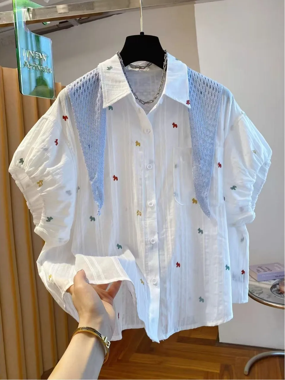 Loose Korean Style Embroidered Flower Bud Sleeve Short Sleeve White Shirt Shoulder Shawl Women's Casual Breathable Summer New...
Loose Korean Style Embroidered Flower Bud Sleeve Short Sleeve White Shirt Shoulder Shawl Women's Casual Breathable Summer New...