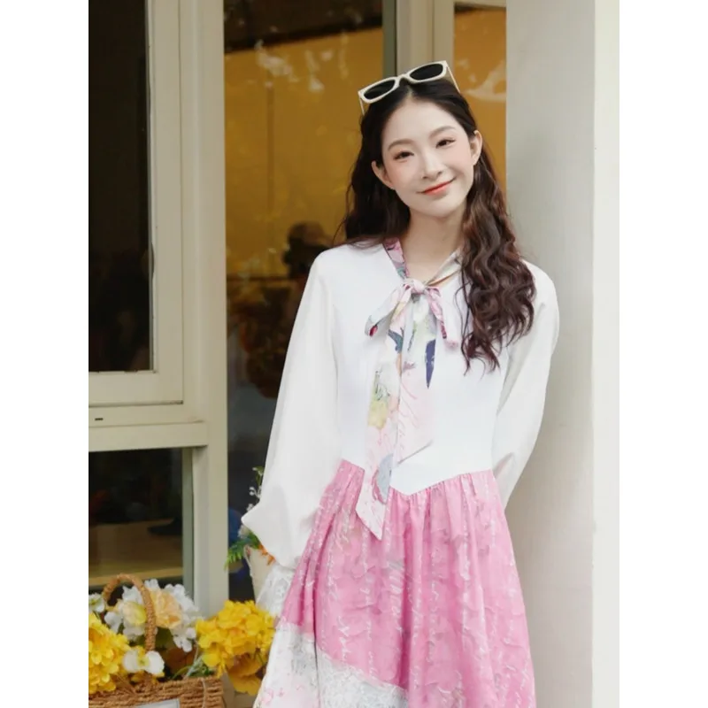 Van Gogh Meets Peach Blossom: Ladylike Patchwork Tie-Neck Dress 2026 Summer
Van Gogh Meets Peach Blossom: Ladylike Patchwork Tie-Neck Dress 2026 Summer
