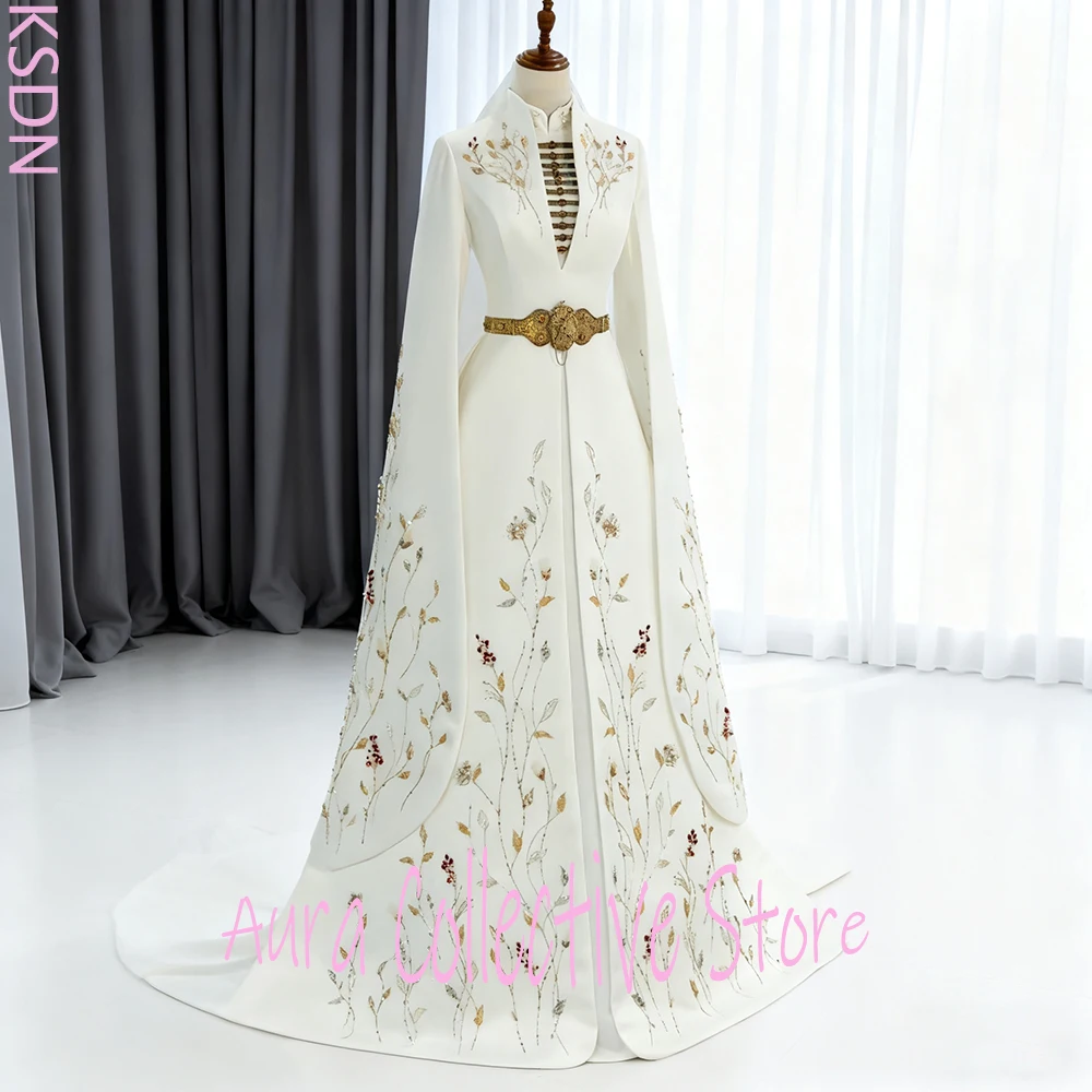 Элегантное белое вышитое длинное свадебное платье без рукавов с накидкой и золотым поясом, вечернее платье с высоким воротом и цветочным принтом для свадебной вечеринки
Элегантное белое вышитое длинное свадебное платье без рукавов с накидкой и золотым поясом, вечернее платье с высоким воротом и цветочным принтом для свадебной вечеринки