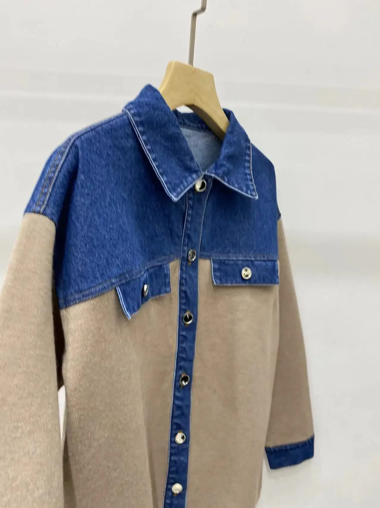 Women Contrast Patchwork Denim Knit Cardigan Jacket Early Autumn Turn-Down Collar Single-Breasted Ladies Coat Tops
Women Contrast Patchwork Denim Knit Cardigan Jacket Early Autumn Turn-Down Collar Single-Breasted Ladies Coat Tops