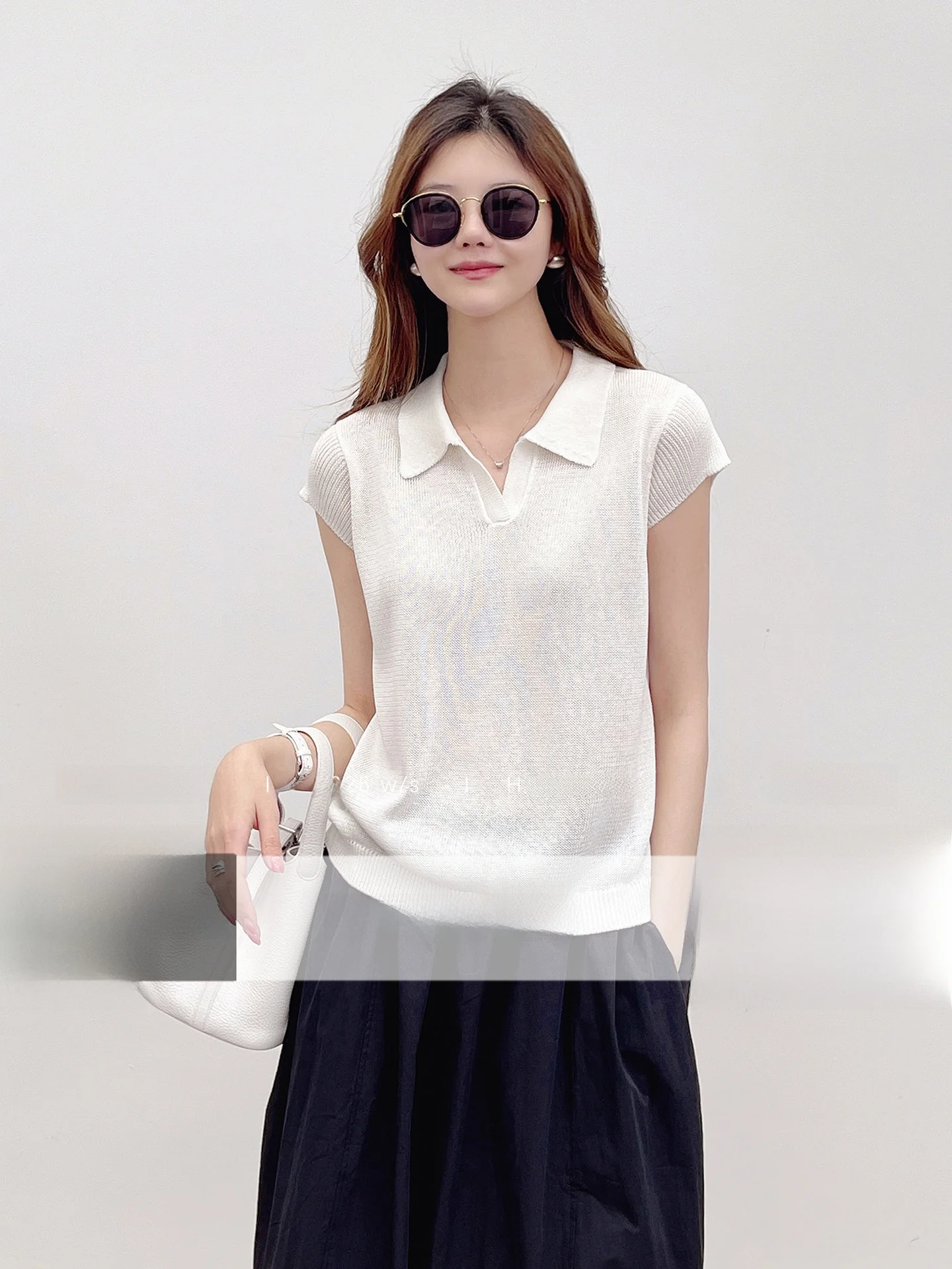 Корейский модный минималистичный вязаный жилет с полуоткрытым воротником, приталенный, без рукавов, стандартной длины, для повседневной носки, весна 2026
Корейский модный минималистичный вязаный жилет с полуоткрытым воротником, приталенный, без рукавов, стандартной длины, для повседневной носки, весна 2026