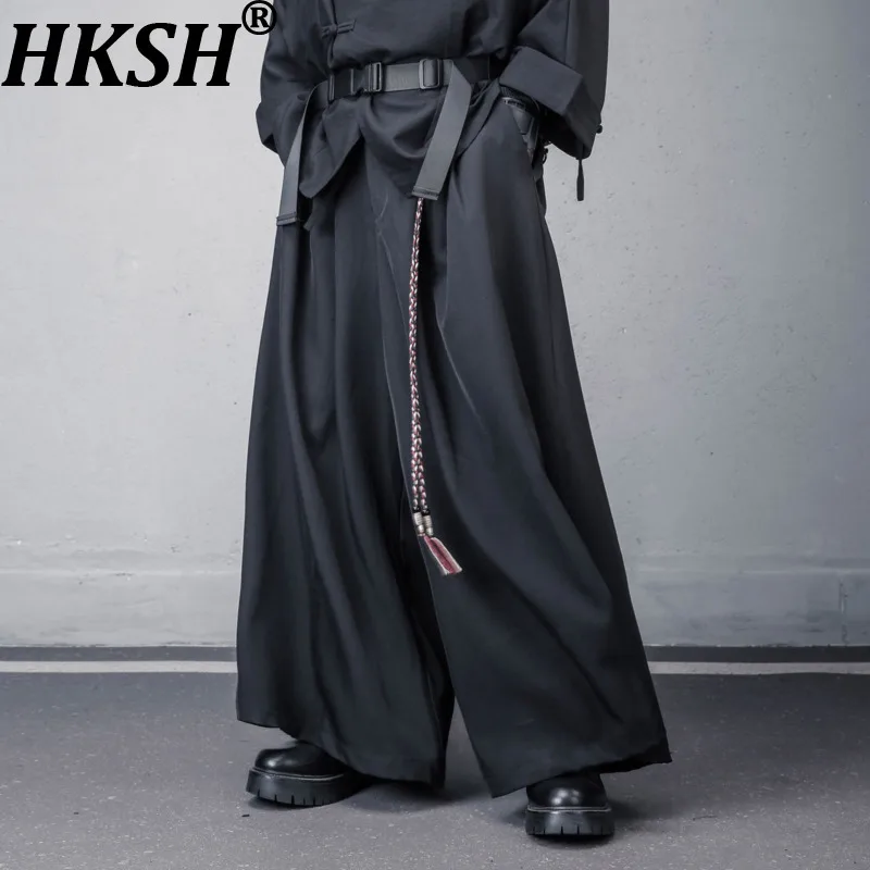 Мужские плиссированные брюки HKSH в стиле Dark Yamamoto, широкие, свободные, прямого кроя, с эффектом драпировки, в стиле China-Chic, весна-лето, новинка, трендовые, HK21584
Мужские плиссированные брюки HKSH в стиле Dark Yamamoto, широкие, свободные, прямого кроя, с эффектом драпировки, в стиле China-Chic, весна-лето, новинка, трендовые, HK21584