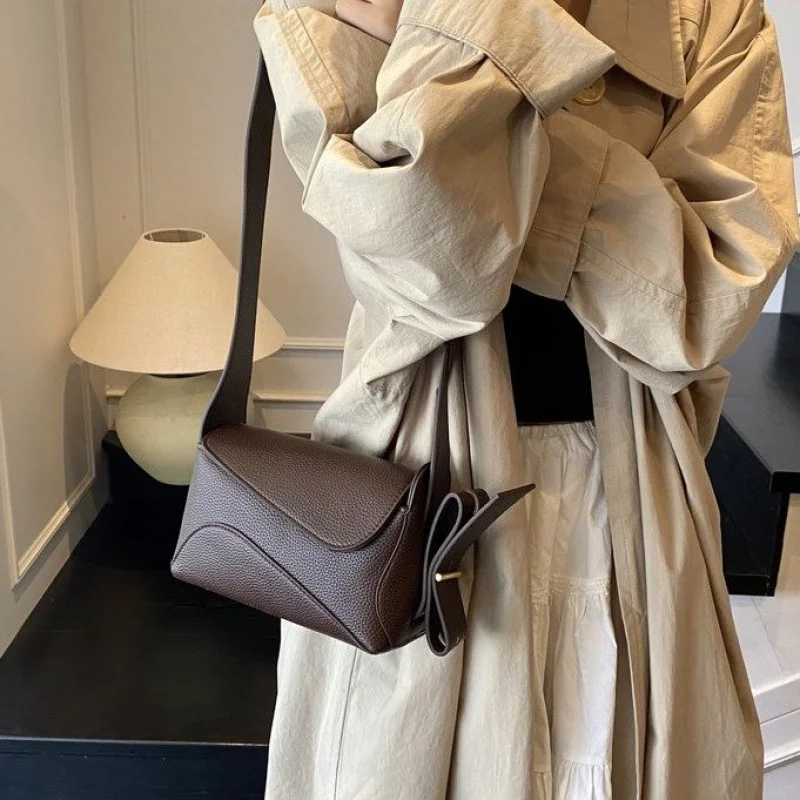 Роскошный бренд, модная кожаная женская сумка на плечо, элегантная классическая парижская дизайнерская модная винтажная повседневная сумка
Роскошный бренд, модная кожаная женская сумка на плечо, элегантная классическая парижская дизайнерская модная винтажная повседневная сумка 