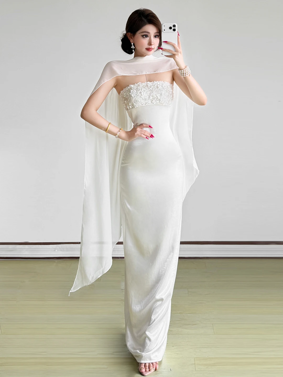 Sisjuly Fashionable Long Skirt Set Women's Gown with Shawl Neck Design Sleeveless Slim Fit Elegant Petal Detail Spring Casual...
Sisjuly Fashionable Long Skirt Set Women's Gown with Shawl Neck Design Sleeveless Slim Fit Elegant Petal Detail Spring Casual...