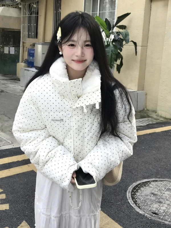 Утепленная вельветовая куртка в горошек с хлопковым наполнителем, женская зимняя новая свободная куртка-пуховик с меховым воротником, теплая верхняя одежда
Утепленная вельветовая куртка в горошек с хлопковым наполнителем, женская зимняя новая свободная куртка-пуховик с меховым воротником, теплая верхняя одежда