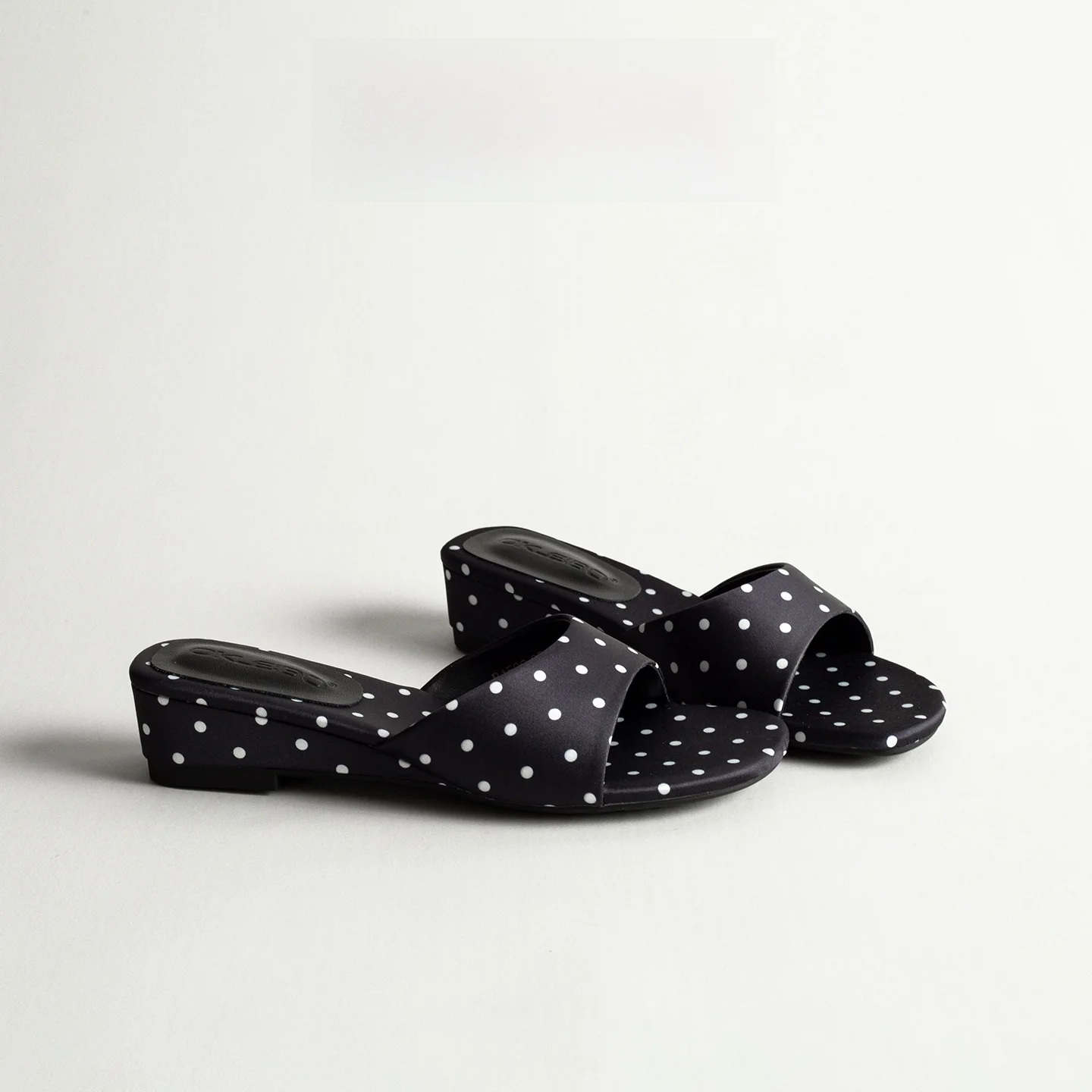 Silk Polka Dot Open Toe Sandals Women's Casual Beachwear Elegant Match Skirts High Arch Support Slip-On Rubber Sole Sandals
Silk Polka Dot Open Toe Sandals Women's Casual Beachwear Elegant Match Skirts High Arch Support Slip-On Rubber Sole Sandals