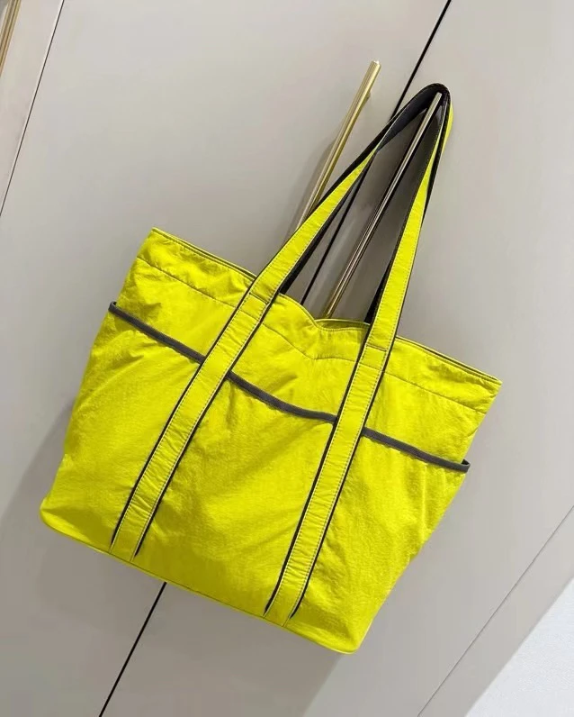 Large Capaci 20L Tote Bag Casual Canvas oulder Bag with Double Straps Soft Nylon Fabric Waable Pure Color for Youth
Large Capaci 20L Tote Bag Casual Canvas oulder Bag with Double Straps Soft Nylon Fabric Waable Pure Color for Youth